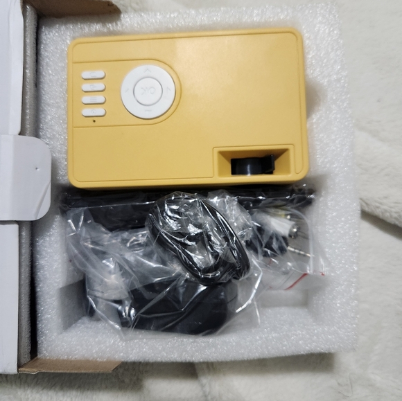 LED Projector - Picture 2 of 2